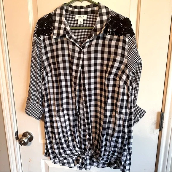 Style & Co XL BLACK & WHITE SHIRT WITH EMBROIDERY - Picture 1 of 8
